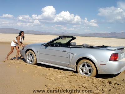 mustang_girl_mud_stuck_022.jpg