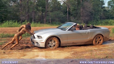 party_girls_get_stuck_mudwrestling_017.jpg