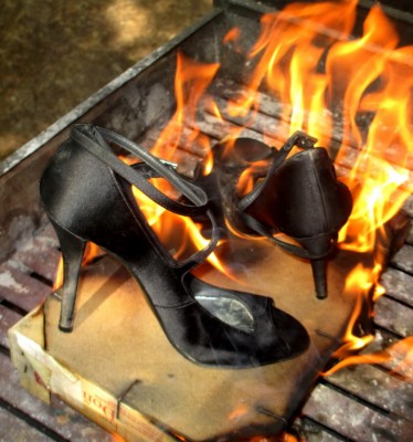 Stuart_Weitzman_evening_shoes_BBQ21.JPG