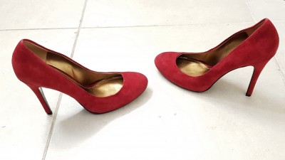 A5  Guess red Suede office shoes<br />.