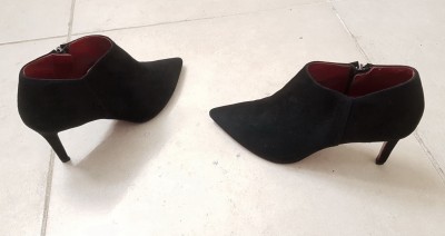 L1  Capitini suede ankle boot with leather red sole<br />.